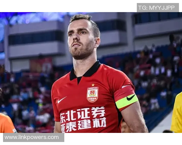 中国足球明星改国籍背后的故事与影响分析