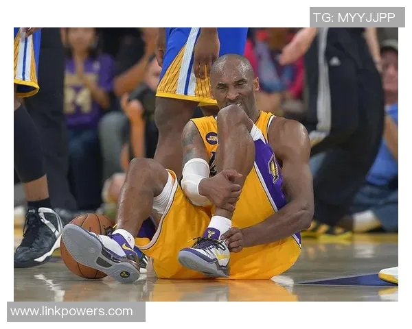 著名足球明星科比的精彩瞬间与辉煌成就全景展示